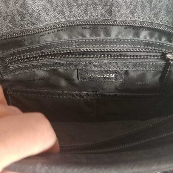 Michael Kors Jet Set Tote with wallet and wristlet - Picture 2 of 7